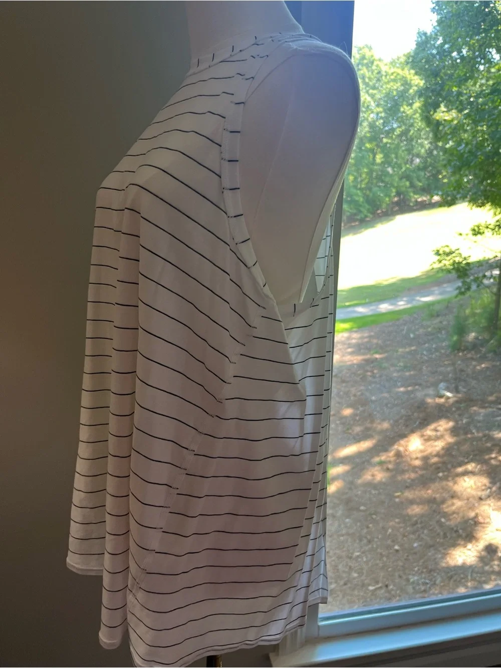 Lululemon Women’s Striped workout Up Tank - White/Black- open back - like new-10